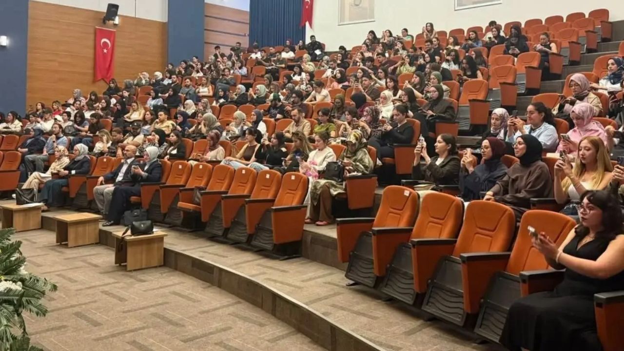 Kırmızı Ve Beyaz Modern Son Dakika Haberleri Youtube Küçük Resmi 2026 09 23T114234.118