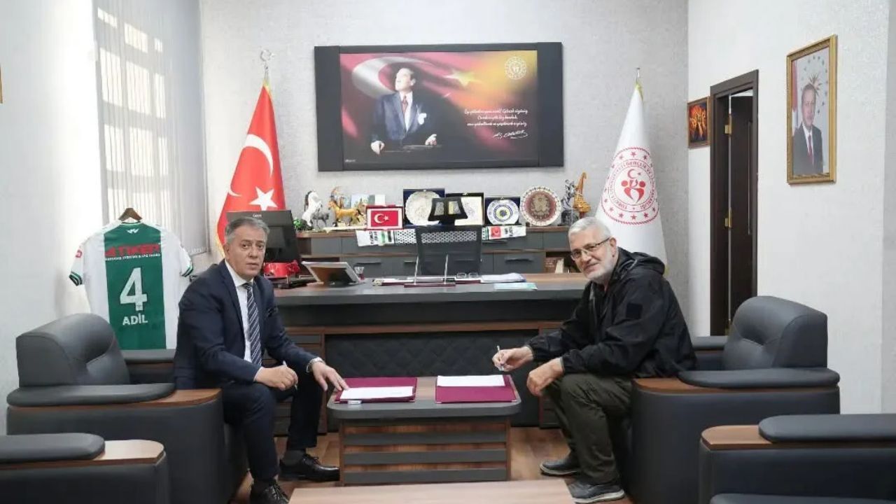 Kırmızı Ve Beyaz Modern Son Dakika Haberleri Youtube Küçük Resmi 2026 09 23T115234.612