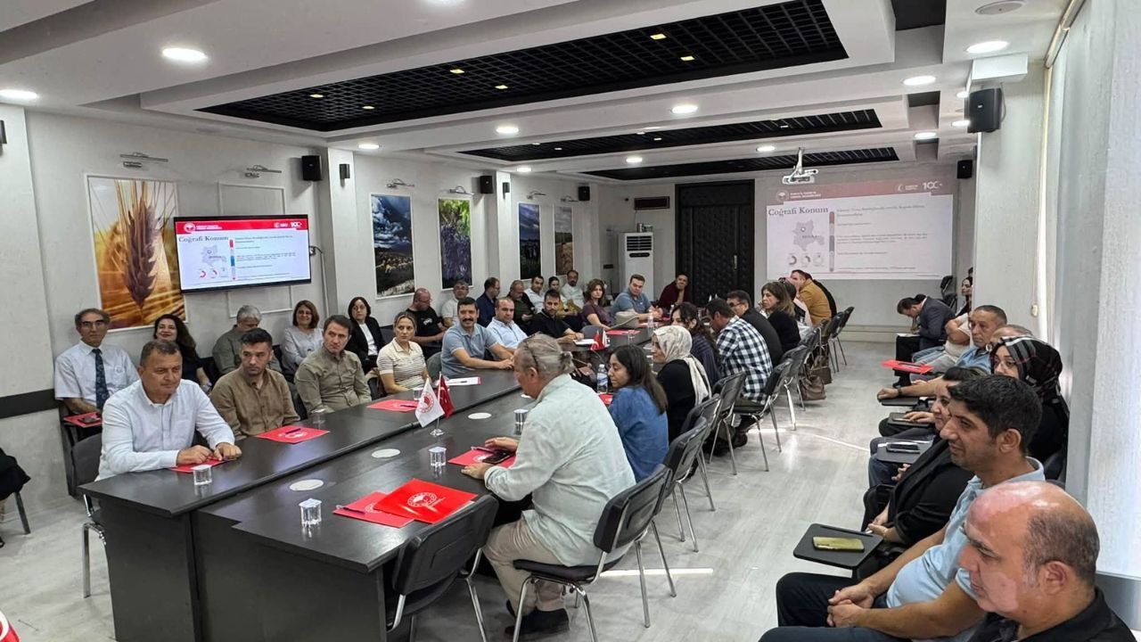 Kırmızı Ve Beyaz Modern Son Dakika Haberleri Youtube Küçük Resmi 2026 09 24T112100.883