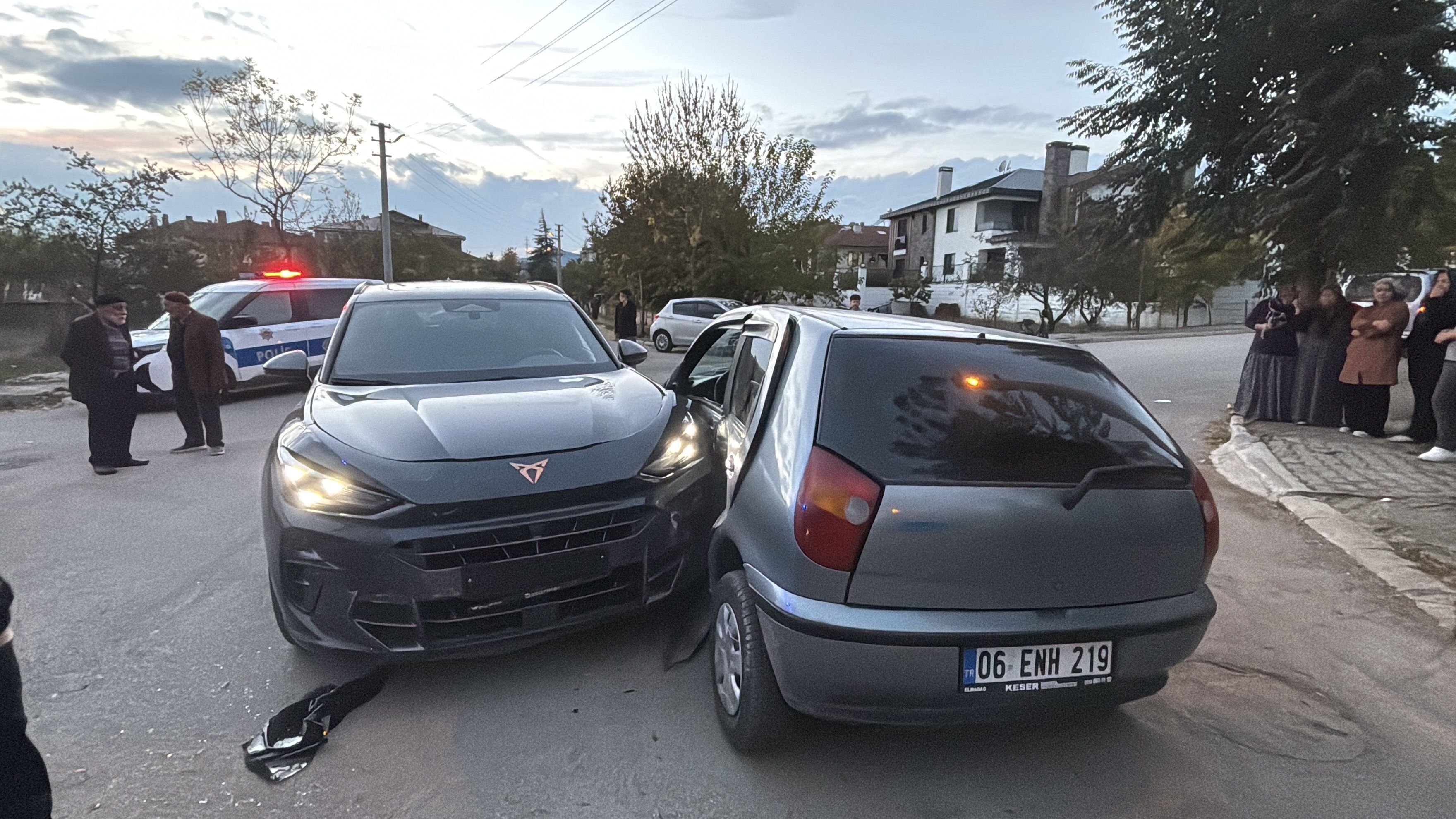 Mahalle arasında feci kaza! Yaralılar var…