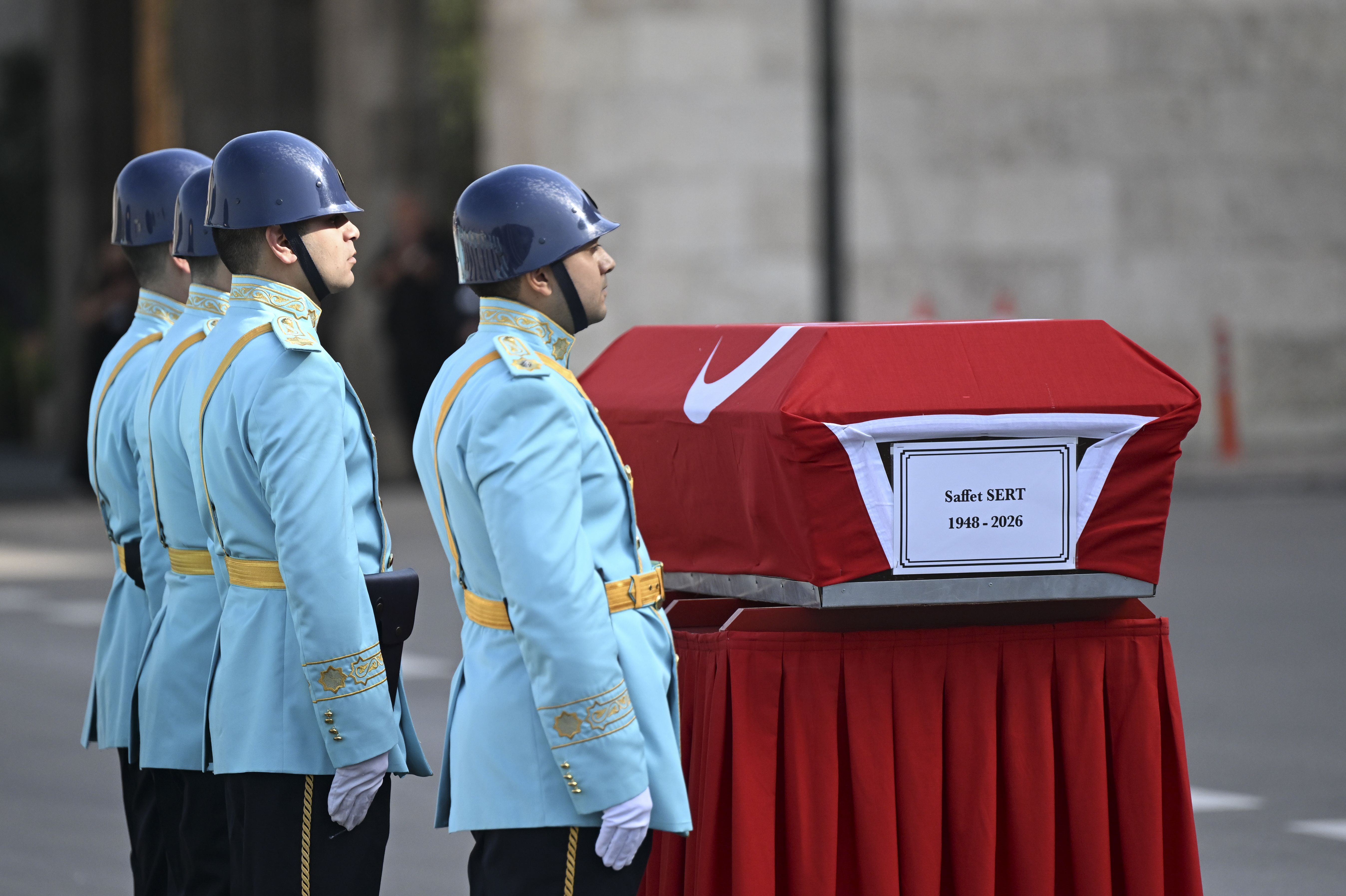 Konyalı eski Bakan Sert'e Meclis’te veda!