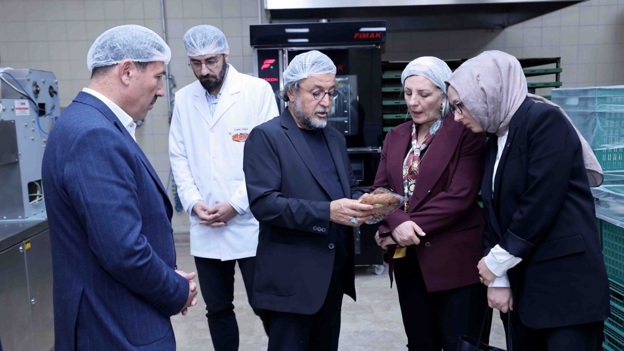 Kırmızı Ve Beyaz Modern Son Dakika Haberleri Youtube Küçük Resmi 2026 10 01T121447.479