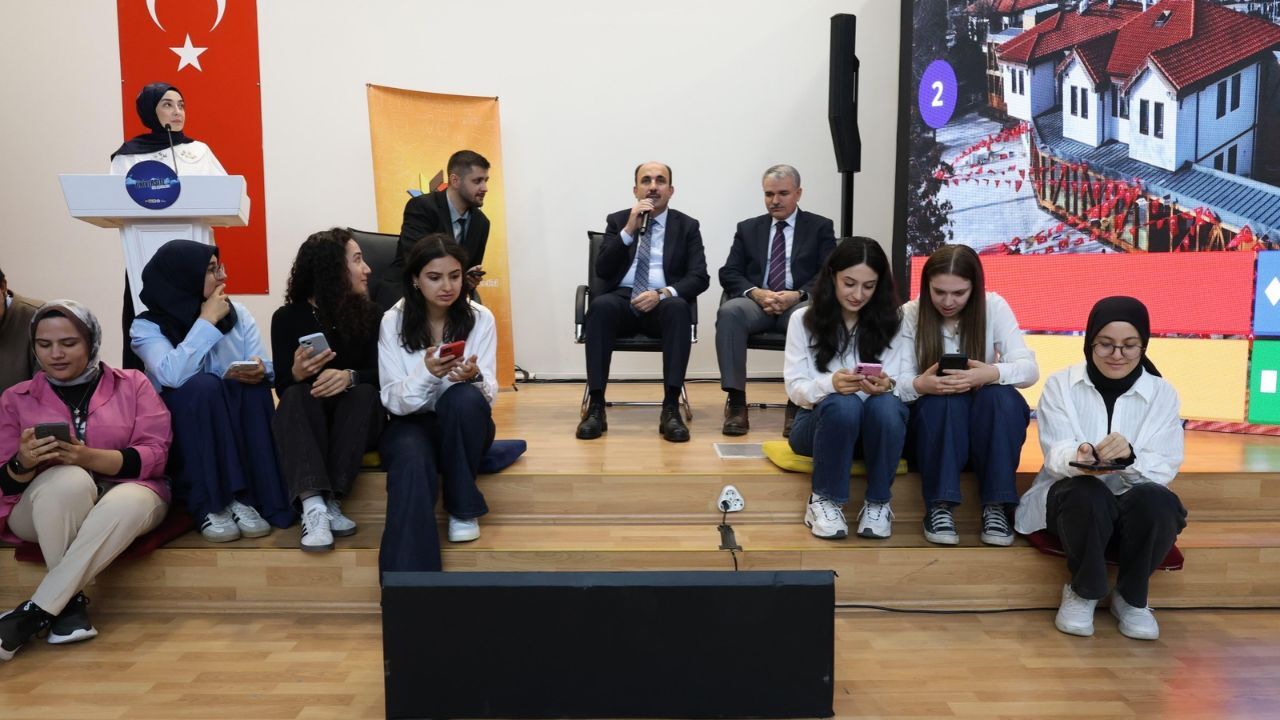 Kırmızı Ve Beyaz Modern Son Dakika Haberleri Youtube Küçük Resmi 2026 10 06T134216.312