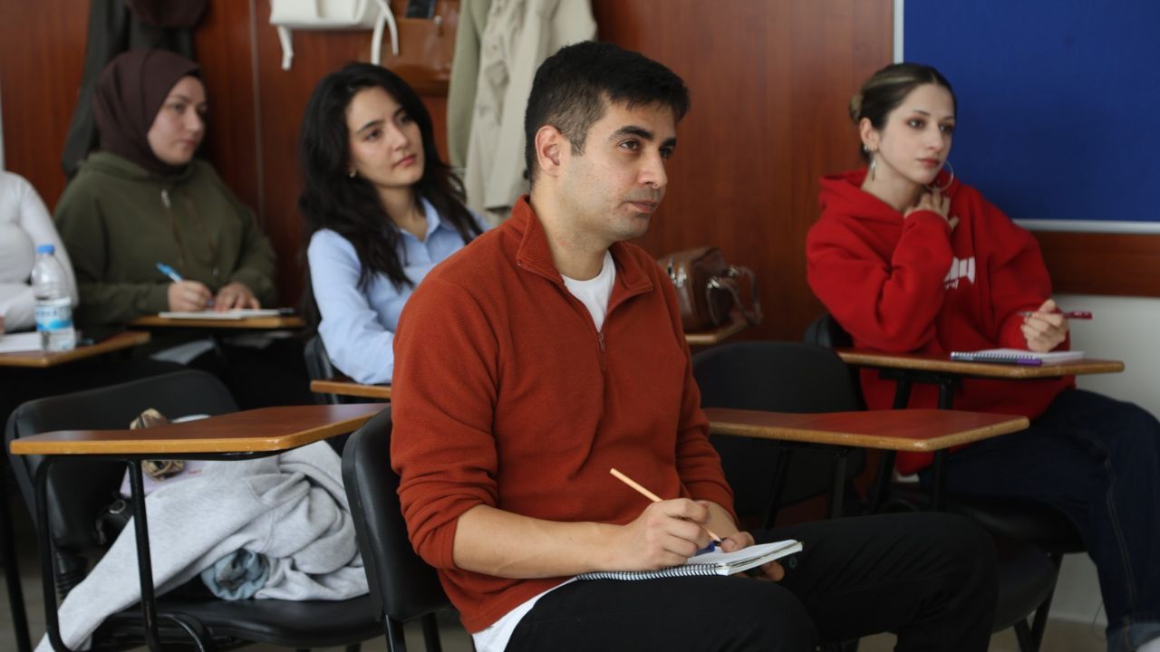 Kırmızı Ve Beyaz Modern Son Dakika Haberleri Youtube Küçük Resmi 2026 10 14T160832.429