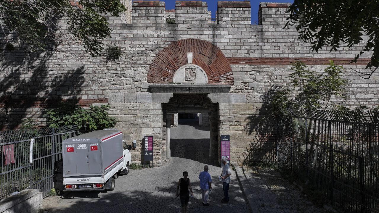 Kırmızı Ve Beyaz Modern Son Dakika Haberleri Youtube Küçük Resmi 2026 10 15T113409.070