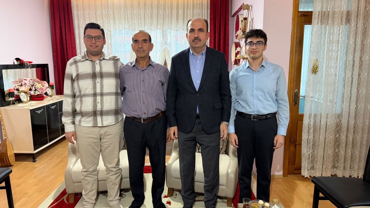 Kırmızı Ve Beyaz Modern Son Dakika Haberleri Youtube Küçük Resmi 2026 10 18T123340.646