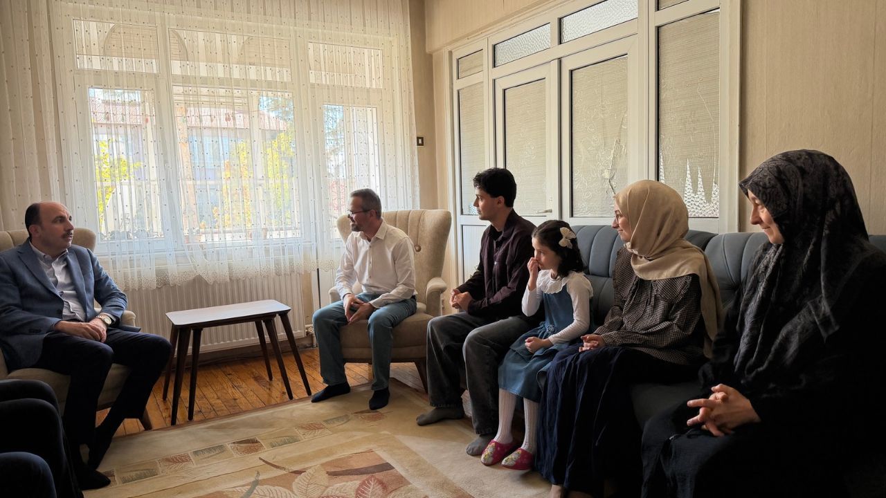 Kırmızı Ve Beyaz Modern Son Dakika Haberleri Youtube Küçük Resmi 2026 10 26T121923.680