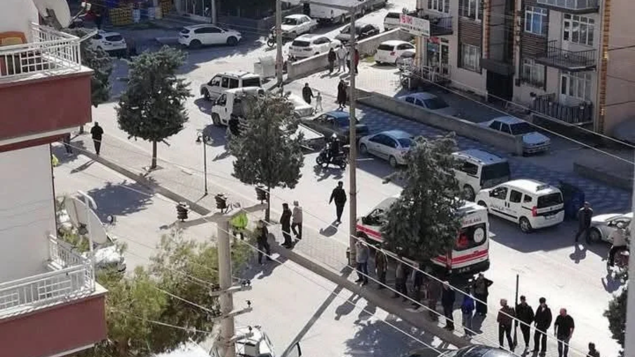 Kırmızı Ve Beyaz Modern Son Dakika Haberleri Youtube Küçük Resmi (26)-22
