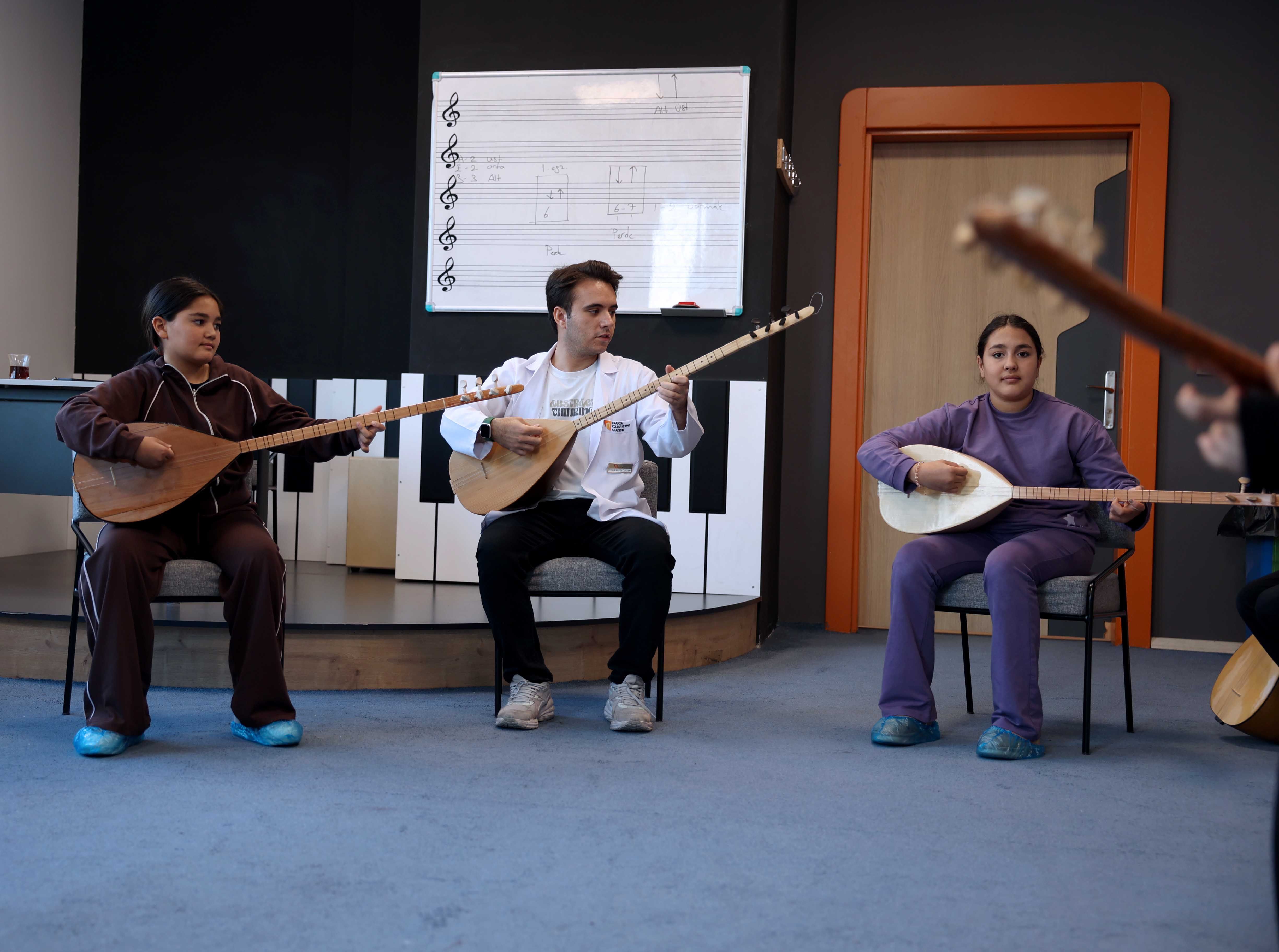 Kültür Ve Sanat Akademi̇si̇’nde Güz Dönemi̇ Eği̇ti̇mleri̇ Sürüyor (2)
