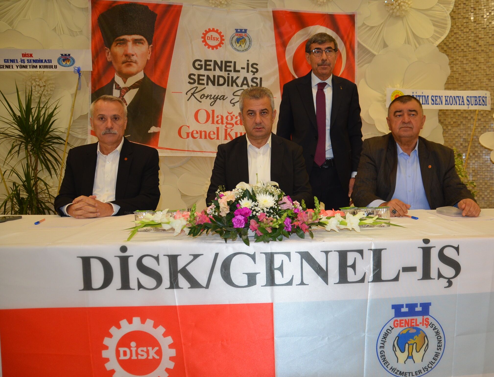 Mustafa Tamer Genel Kurula Katılan Genel Merkez Yöneticileriyle Birlikte