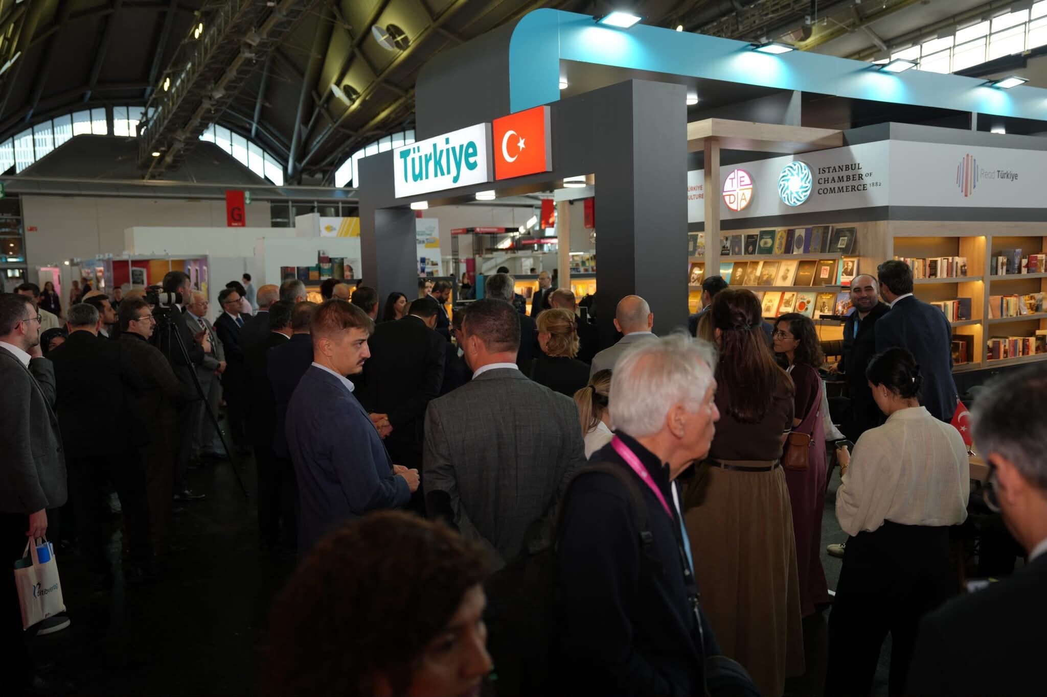 Neü’den Frankfurt Kitap Fuarı’nda Neü Press Ve Kaps 2027 İçin Uluslararası Temaslar (1)
