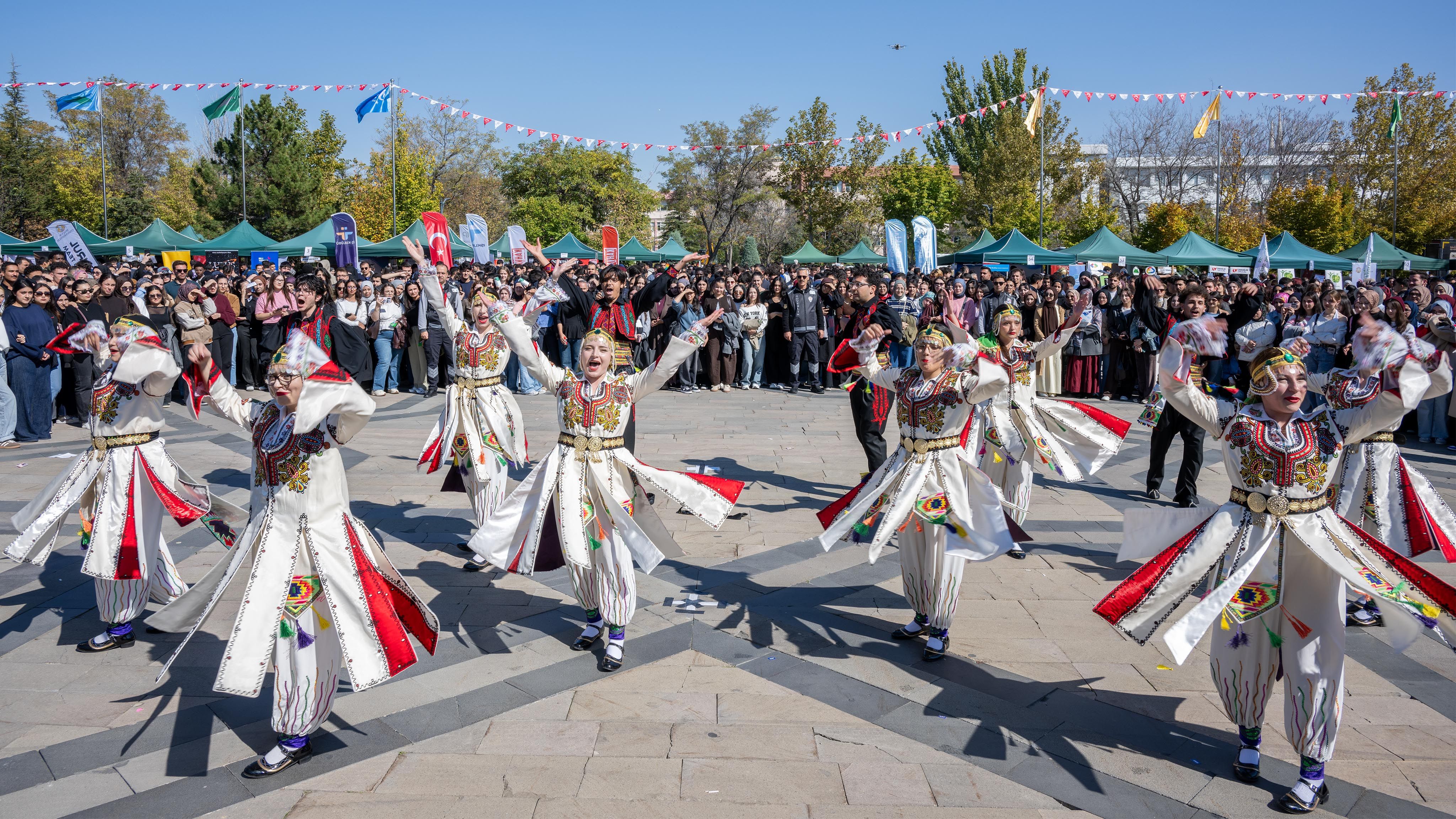 Selçuk Üniversitesinde Tanışma Şenliği Başladı (5)